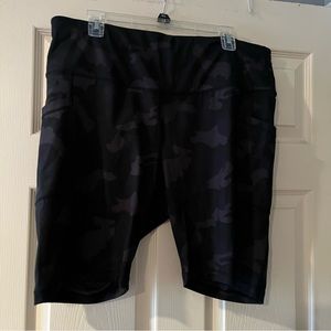 Women’s Yogalicious Lux Camoflauge Bike Shorts Size 2X